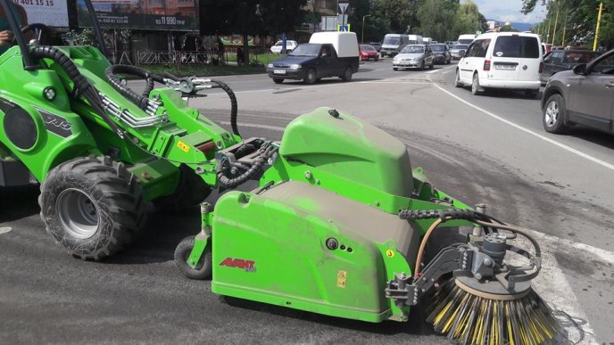 На вулицях Ужгорода помітили фінську спецтехніку – 01