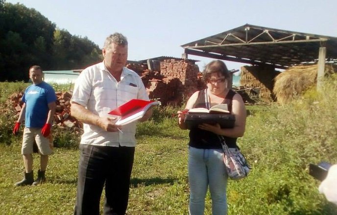 Спочатку тварин присипили, потім скинули у скотомогильник, далі спалили: як на Мукачівщині свиней утилізовують – 08