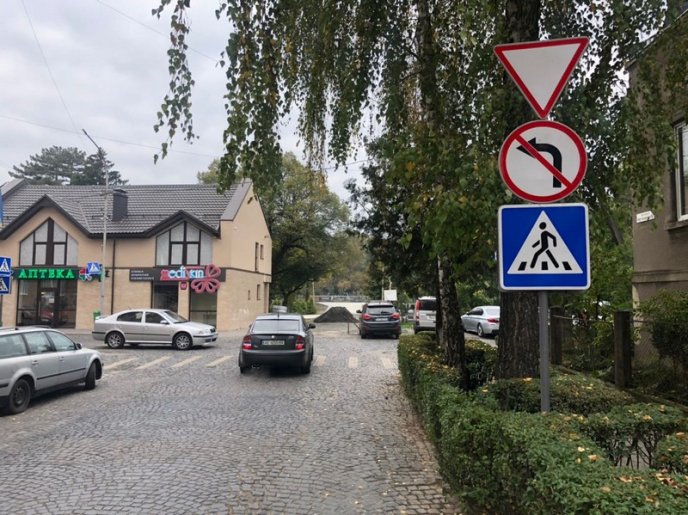 На одній із вулиць Мукачева змінили організацію дорожнього руху – 02 На одній із вулиць Мукачева змінили організацію дорожнього руху – 02