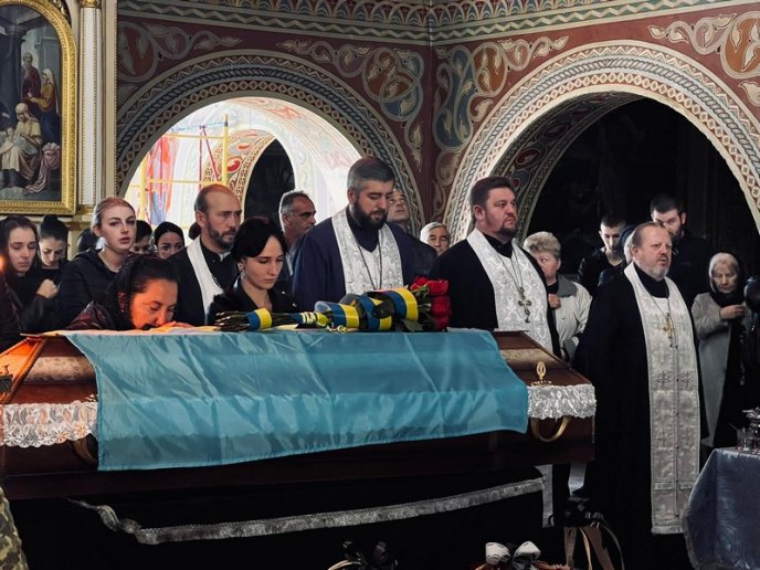 У Мукачеві провели в останню путь 24-річного військового – 07