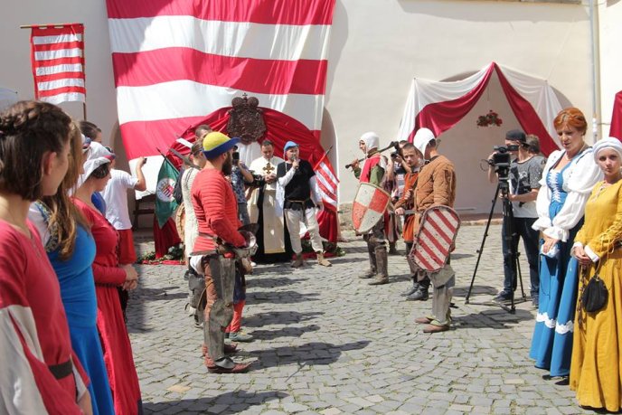 У Мукачеві влаштували реконструкцію весілля Ілони Зріні та Імре Текелі – 02