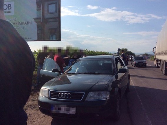 Львів’яни пограбували у Мукачеві квартиру та намагались втекти від поліцейських – 04