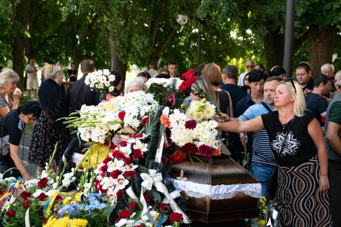 Закарпаття попрощалось з Героєм, який кілька днів тому загинув на війні – 05