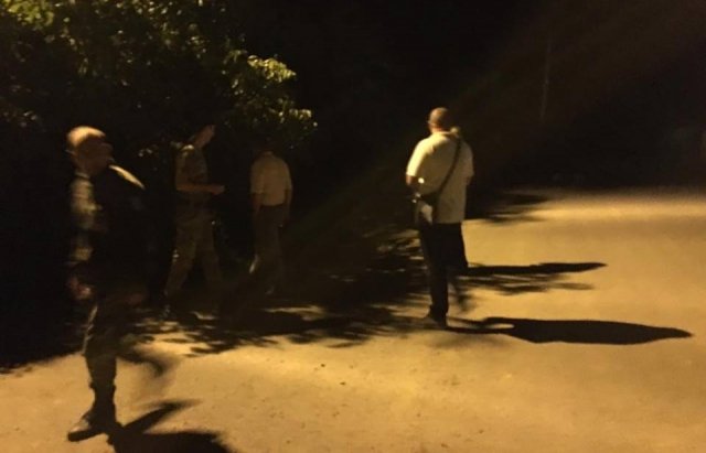 Спецоперація на кордоні зі Словаччиною: поліція, прикордонники та СБУ перевіряють підозрілий колодязь – 02