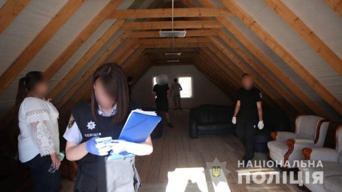 На Закарпатті іноземець розбещував неповнолітню дівчину – 04