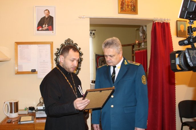 Чопська митниця передала церкві вилучені на кордоні ікони (ФОТО, ВІДЕО) – 02