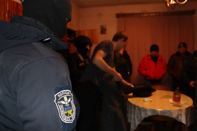 Обшуки провели в Ужгороді та Мукачеві: в області викрили злочинне угруповання – 09