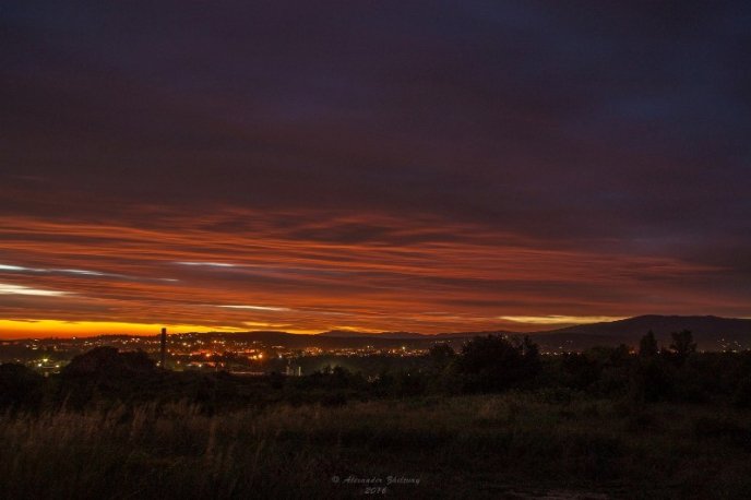 Користувачі мережі милуються дивовижним небом над Ужгородом – 01