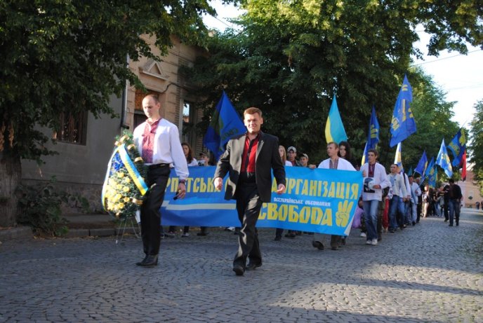 Марш націоналістів: свободівці пройшли у вишиванках вулицями Мукачева (ФОТОРЕПОРТАЖ,ВІДЕО) – 12