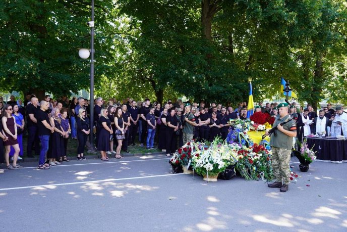 В Ужгороді попрощалися з головним сержантом Василем Шкобою, який загинув на Сумщині – 03 В Ужгороді попрощалися з головним сержантом Василем Шкобою, який загинув на Сумщині – 03