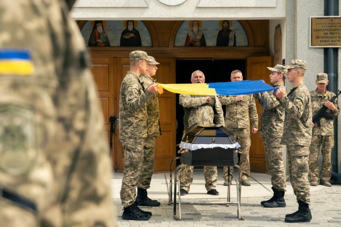 В області попрощалися із полеглим захисником – 03