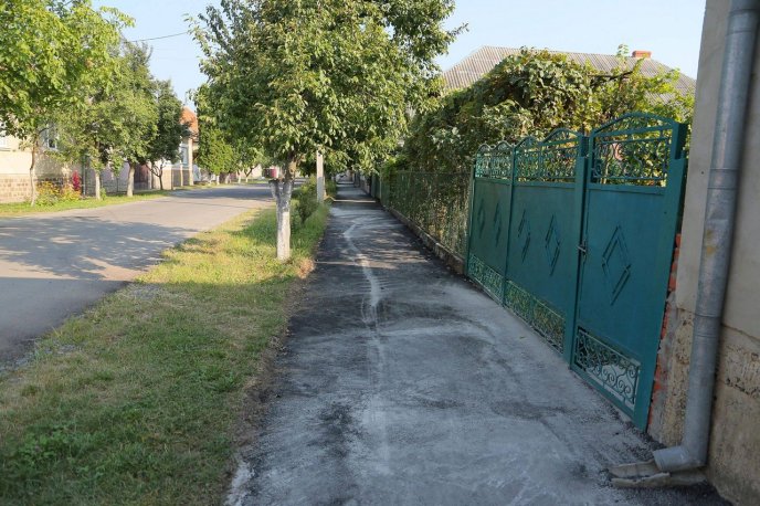 Як у Мукачеві ремонтують тротуари – 05
