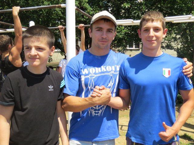 Воркаутери вчерговий раз виробляли у Мукачеві неймовірні трюки (ФОТО) – 17