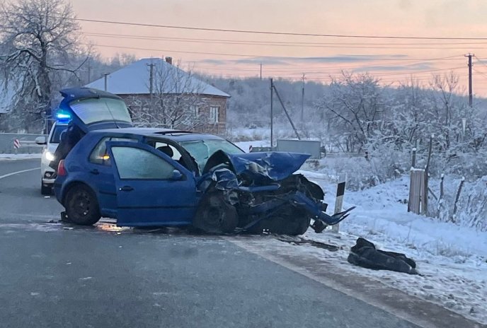Ранкова автотроща на Закарпатті: дві автівки сильно пошкоджені – 01 Ранкова автотроща на Закарпатті: дві автівки сильно пошкоджені – 01