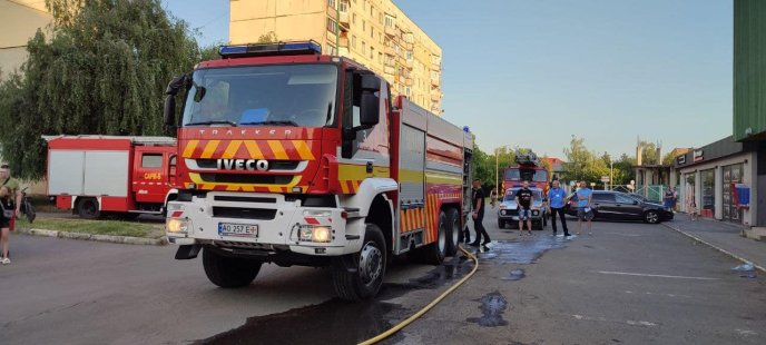 В Ужгороді під вечір горів магазин: відомо, де трапилась пожежа – 05