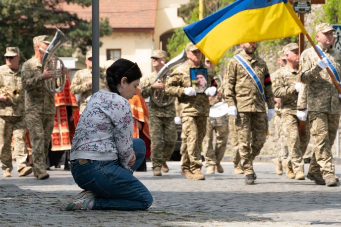 Поховали молодого закарпатця, який загинув у бою біля Бахмуту – 01