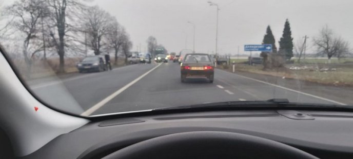 Вранці на Мукачівщині сталась аварія: рух трасою ускладнено – 08