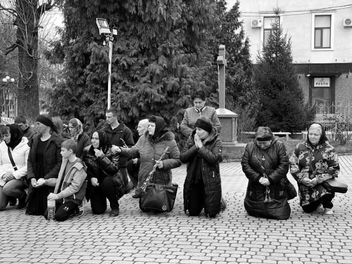 У Мукачеві в останню дорогу провели полеглого Героя – 01