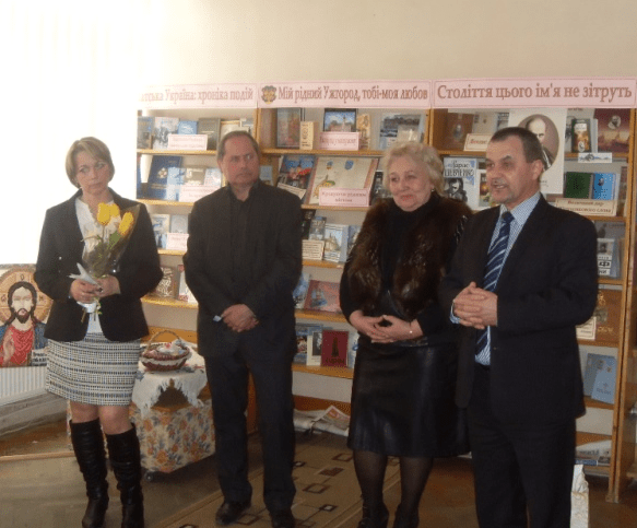 В Ужгороді словацька вишивальниця представила власні роботи – 03