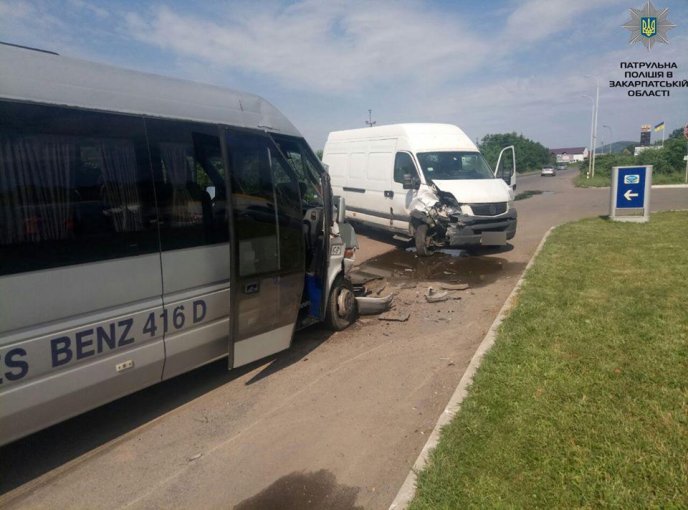 Поліцейські розповіли нові деталі ДТП за участі екскурсійного автобусу з дітьми – 01