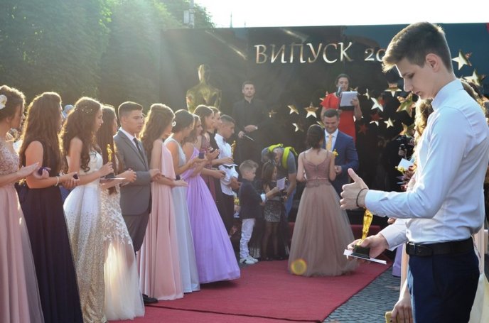 Двадцять випускників Мукачева отримали грошові премії  – 16