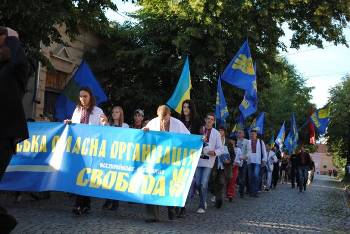 Марш націоналістів: свободівці пройшли у вишиванках вулицями Мукачева (ФОТОРЕПОРТАЖ,ВІДЕО) – 13