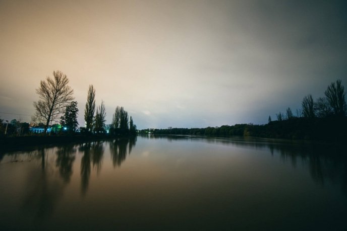 Страхітлива краса: фотограф зафіксував, як в Ужгороді виглядав паводок вночі  – 12