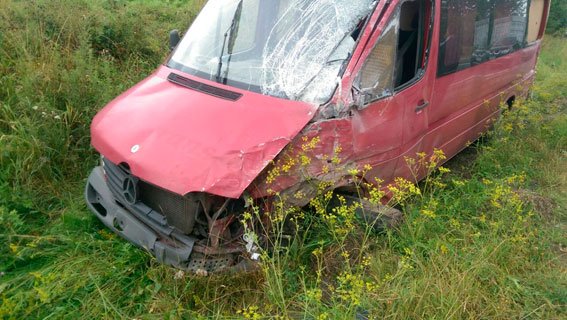 Офіційно про ДТП на Львівщині: загинув водій та пасажир автобусу із Закарпаття – 01