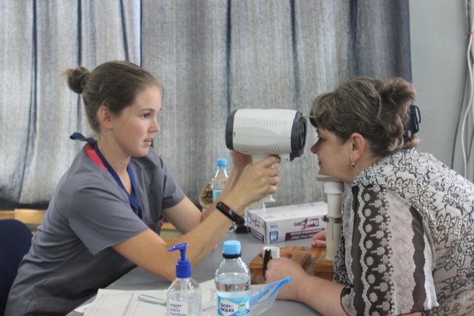 Робити добро – це просто: як лікарі зі США завітали в Мукачево – 14