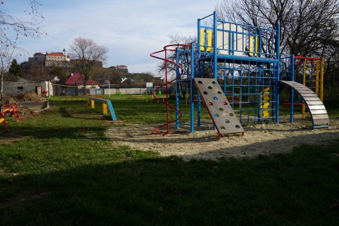 У двох школах Мукачева провели благоустрій територій – 01