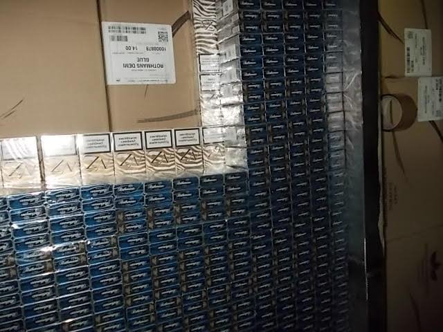 Закарпатські митники вилучили вантажівку через контрабанду цигарок – 08