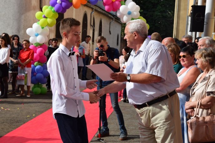 У школах Мукачева пролунав останній дзвінок – 11