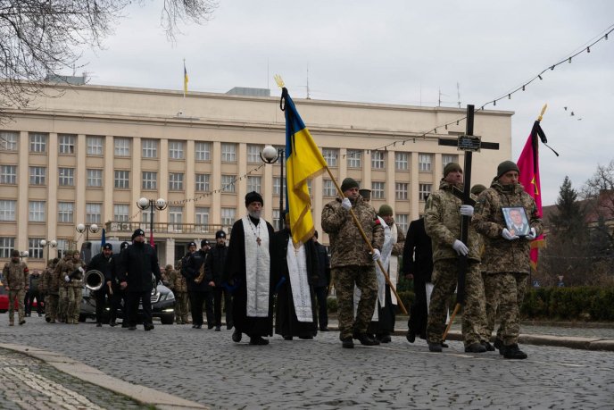 Закарпаття попрощалось із Героєм, який загинув наприкінці січня – 06 Закарпаття попрощалось із Героєм, який загинув наприкінці січня – 06