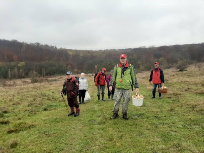 Встигли і змерзнути, і пересваритися: рятувальники знайшли жінок, які вчора заблукали у лісі – 01