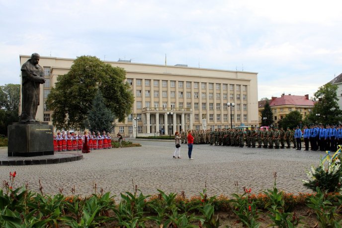 У День Прапора в Ужгороді відбулась святкова хода – 03