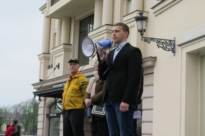 В Ужгороді відбулось віче проти сепаратизму, на якому висловили недовіру СБУ, прокуратурі та Москалю – 14