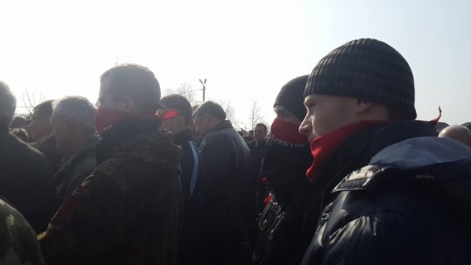 У мікрорайоні Росвигово на площі Героїв Майдану освятили меморіальний знак загиблим Героям України (ФОТО) – 06