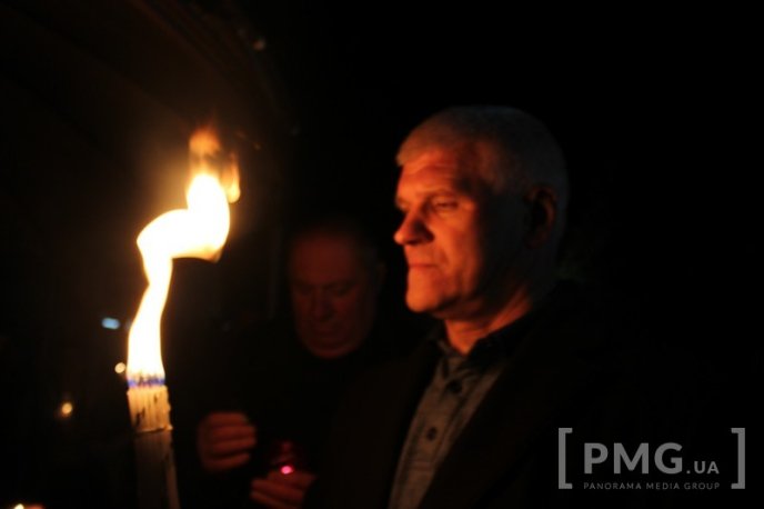 Мукачівці зустріли Благодатний Вогонь, який зійшов у Єрусалимі – 30