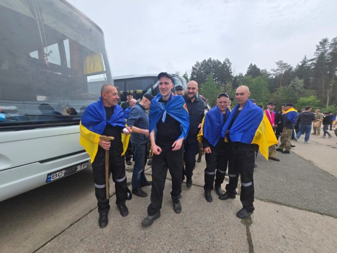 Звільнено ще 303 захисників — Україна завершила масштабний обмін полоненими – 02