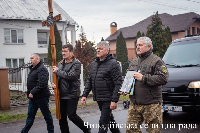 Чинадіївська громада попрощалась із загиблим на війні Владиславом Швецем – 01