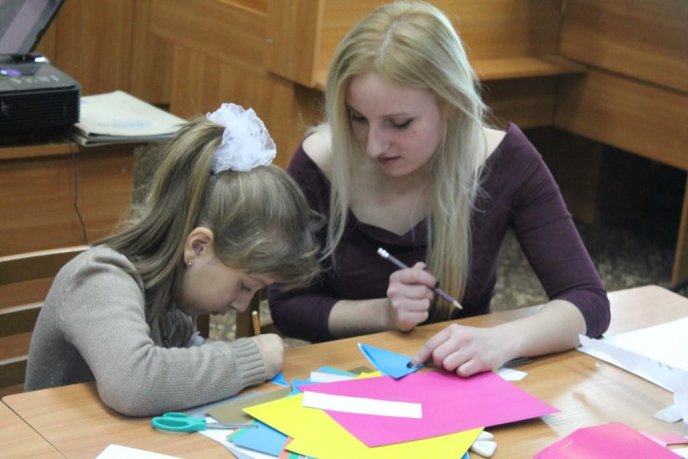 В обласній бібліотеці понад півсотні ужгородців навчались мистецтву витинанки – 10
