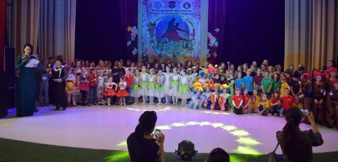 В Ужгороді відбувся Міжнародний фестиваль дитячої та юнацької творчості "Весняний бал" – 03 В Ужгороді відбувся Міжнародний фестиваль дитячої та юнацької творчості "Весняний бал" – 03