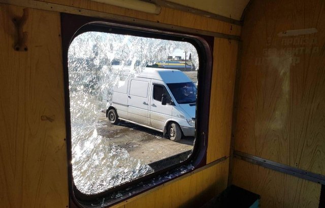 Роми побили вікна потяга, — ЗМІ – 04 Роми побили вікна потяга, — ЗМІ – 04
