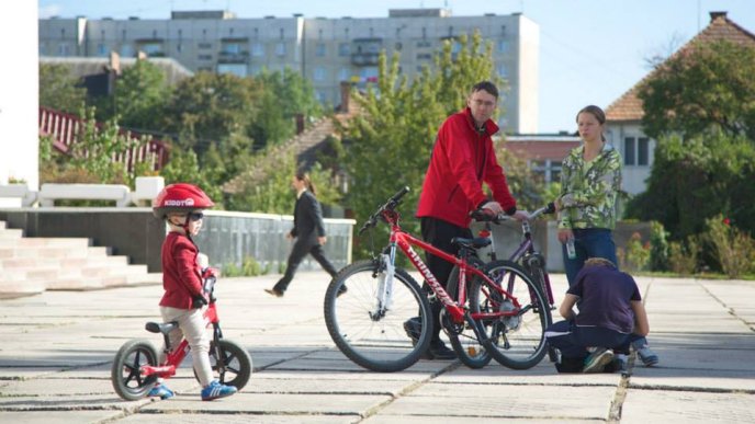 Велодень у Мукачеві: дитячий сміх, дорослий азарт та море позитивних емоцій (ФОТО) – 01