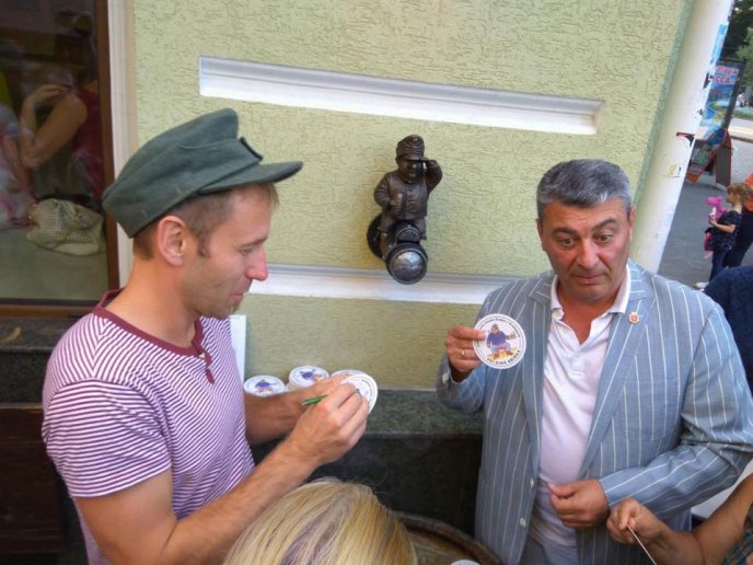 В Одесі закарпатці відкрили міні-пам’ятник бравому солдату Швейку – 05 В Одесі закарпатці відкрили міні-пам’ятник бравому солдату Швейку – 05