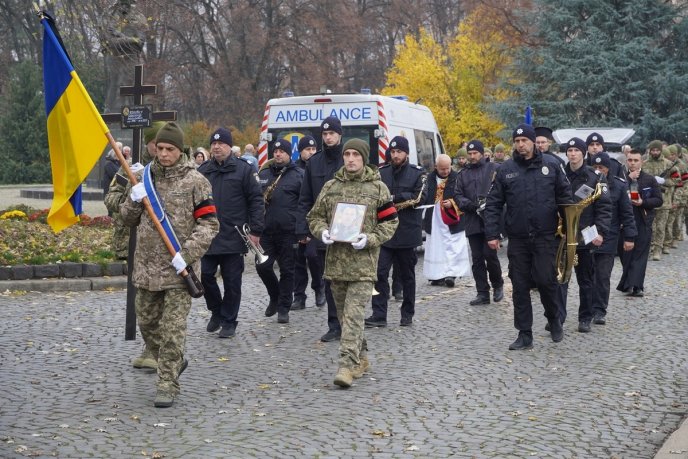 Поховали добровольця, який із 2022 року захищав Україну на фронті – 04