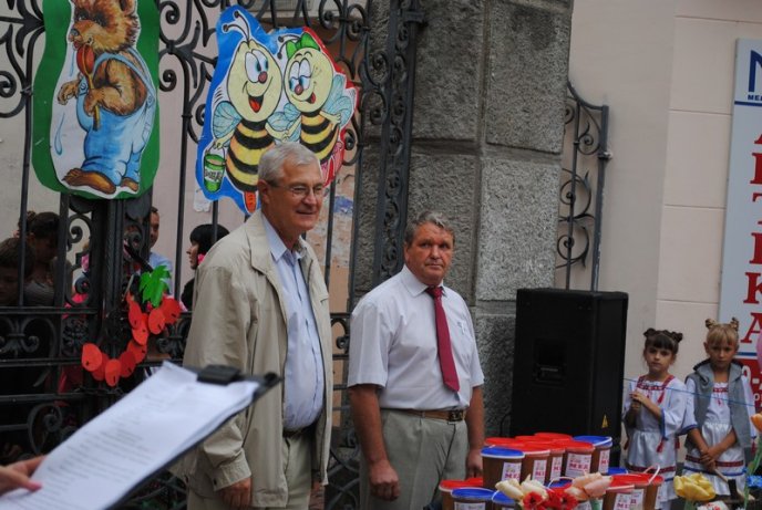 Мер Мукачева офіційно відкрив медовий ярмарок (ФОТО) – 04