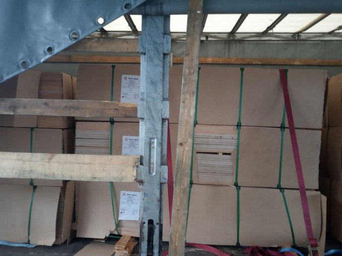 Вантажівку з ймовірно важкими наркотиками затримали прикордонники – 03