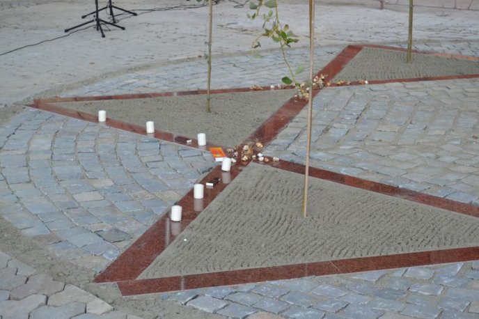 В Ужгороді відкрили пам’ятний знак жертвам Голокосту у вигляді шестикутної зірки Давида – 15