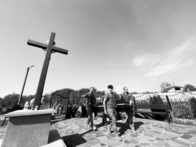 Мукачівщина провела в останню путь молодого військового – 04